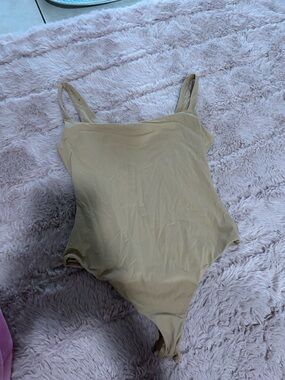 SKIMS Nude/Tan Scoop Neck Bodysuit